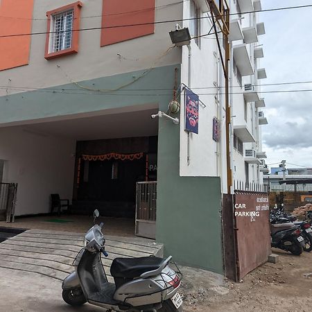 Lakshmi Paradise Lodge A/C Pollāchi Eksteriør billede